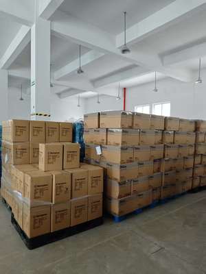 เครื่องม้วนผมเซรามิก ขนาดแกน 25 มม. รับประกัน 1 ปี และแรงดันไฟฟ้า 110-240V เพื่อลอนผมเรียบเนียน เงางาม