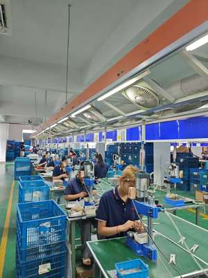 เครื่องม้วนผมเซรามิก ขนาดแกน 25 มม. รับประกัน 1 ปี และแรงดันไฟฟ้า 110-240V เพื่อลอนผมเรียบเนียน เงางาม