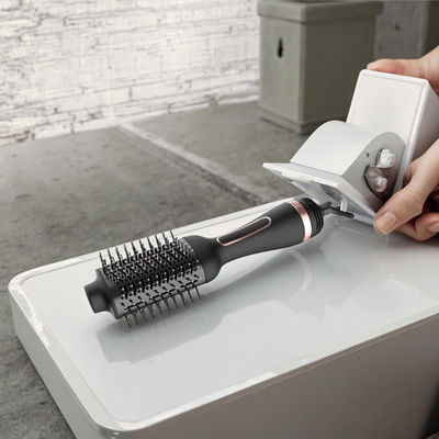 แปรงไดร์เป่าผมมัลติฟังก์ชั่นแบบ Dual Voltage พร้อมแกนทรงรีเพื่อการจัดแต่งทรงผมที่ง่ายดาย