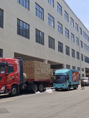 เครื่องหนีบผมและม้วนผม PTC พร้อมแผ่นเคลือบเซรามิกและทัวร์มาลีน และสายไฟหมุนได้ 360°