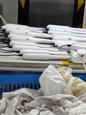 เครื่องหนีบผมและม้วนผม PTC พร้อมแผ่นเคลือบเซรามิกและทัวร์มาลีน และสายไฟหมุนได้ 360°