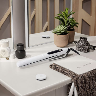 เครื่องหนีบผมและที่หนีบผมตรงระดับมืออาชีพ พร้อม 10 ระดับอุณหภูมิ ช่วง 130-230°C และแผ่นเทฟลอนเพื่อผมเรียบลื่น ไม่ชี้ฟู