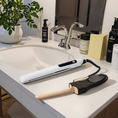 เครื่องหนีบผมและที่หนีบผมตรงระดับมืออาชีพ พร้อม 10 ระดับอุณหภูมิ ช่วง 130-230°C และแผ่นเทฟลอนเพื่อผมเรียบลื่น ไม่ชี้ฟู